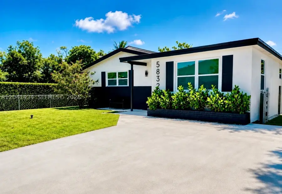 5832 Wiley St, Hollywood, FL 33023 - #2