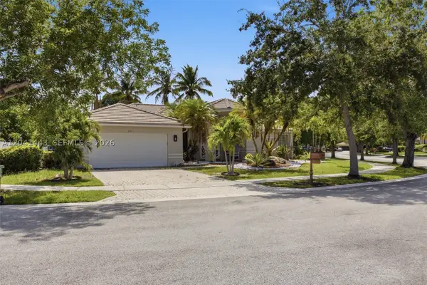 241 Fairmont Way, Weston, FL 33326