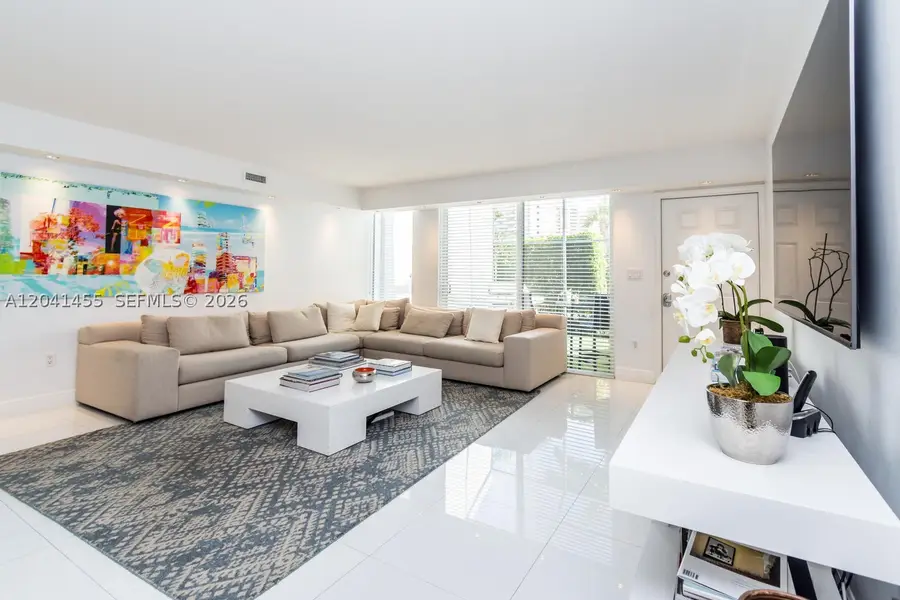 425 Grapetree Dr #206, Key Biscayne, FL 33149 - #2