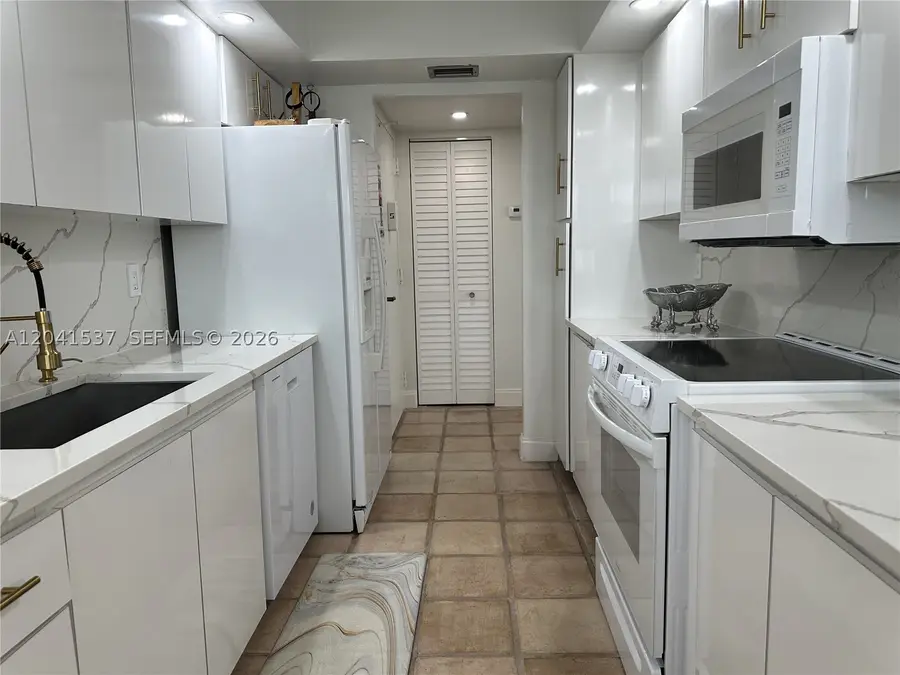 1200 Saint Charles Pl #618, Pembroke Pines, FL 33026 - #3