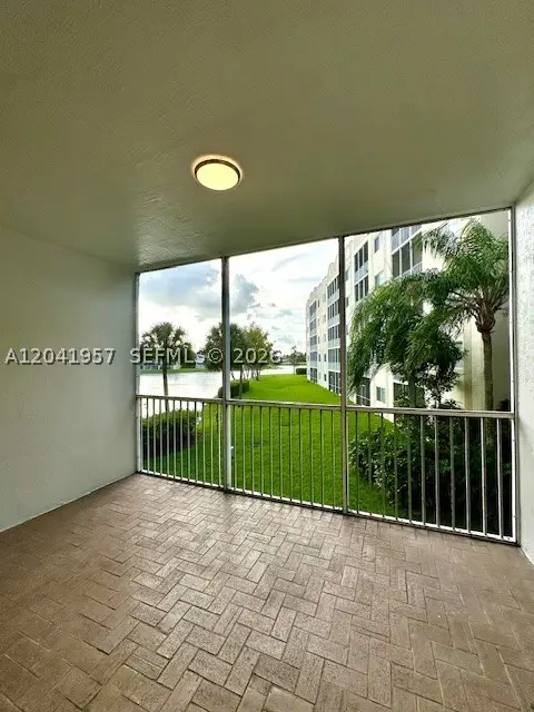 10750 NW 66th St #214, Doral, FL 33178