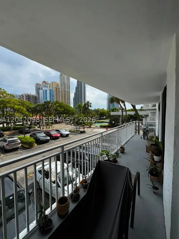210 174th St #M11, Sunny Isles Beach, FL 33160