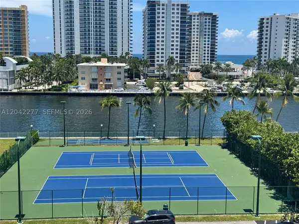1000 Parkview Dr #726, Hallandale Beach, FL 33009