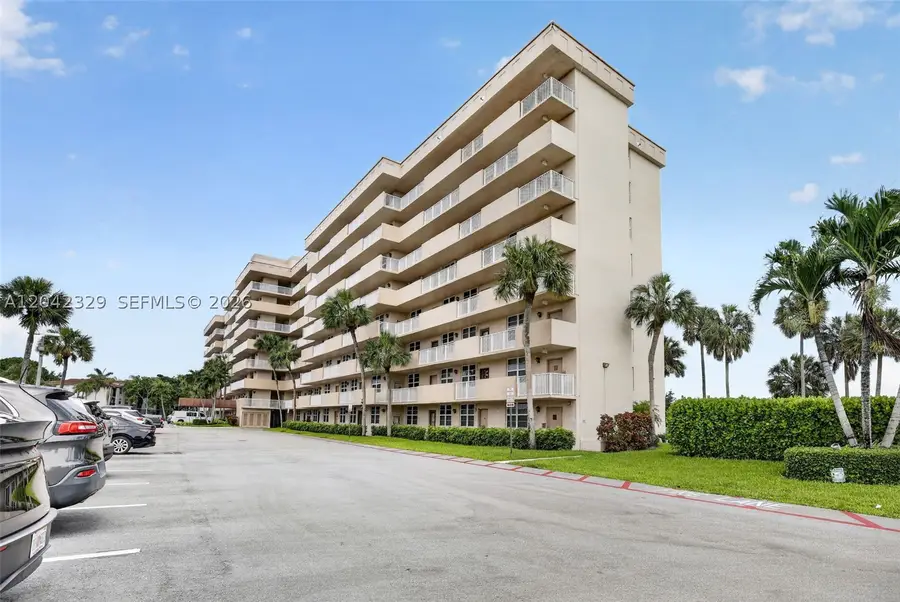 250 Jacaranda Dr #411, Plantation, FL 33324 - #2