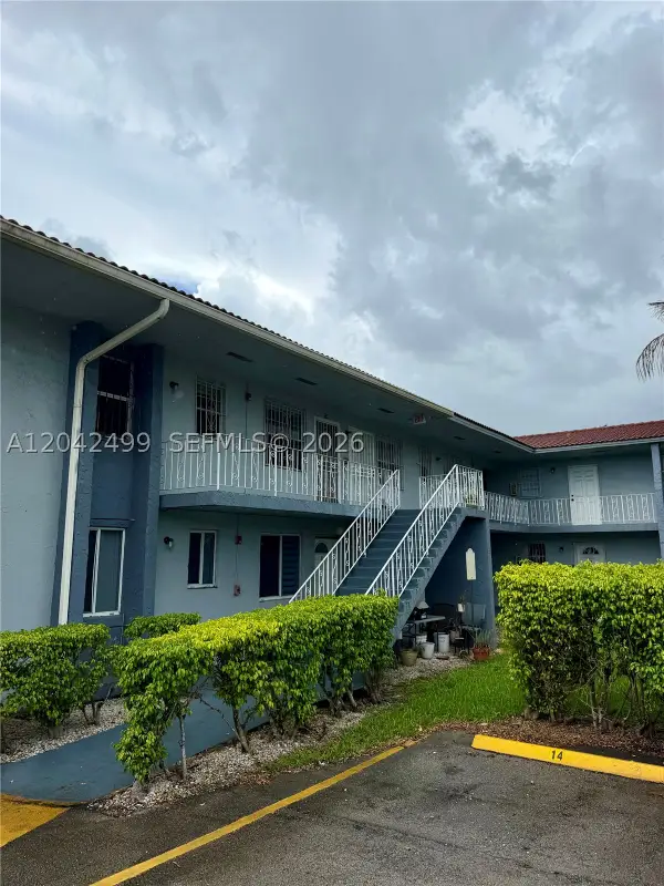 4050 NW 135th St #15-9, Opa Locka, FL 33054