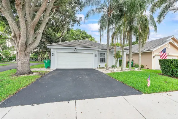 9161 N Lake Park Cir N, Davie, FL 33328