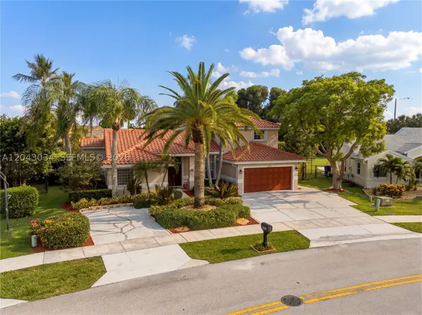 9830 SW 15th Dr, Davie, FL 33324
