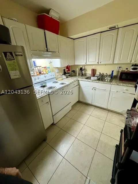 3700 NW 21st St #410, Lauderdale Lakes, FL 33311