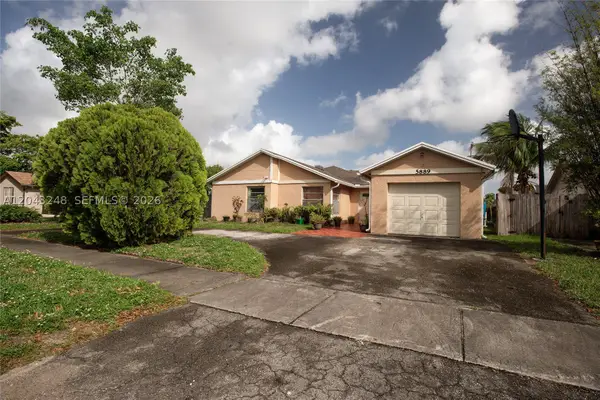 5889 NW 198th Ter, Hialeah, FL 33015