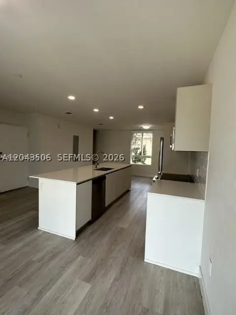 2561 NE 193rd St #1208, Miami, FL 33180
