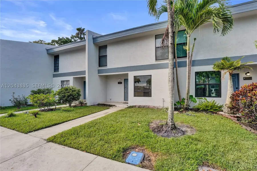 9220 NW 14th St #272, Pembroke Pines, FL 33024 - #2