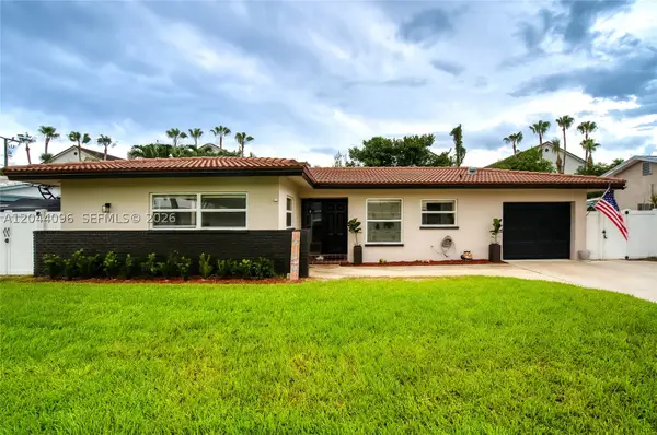 106 E Park Ln E, Hypoluxo, FL 33462