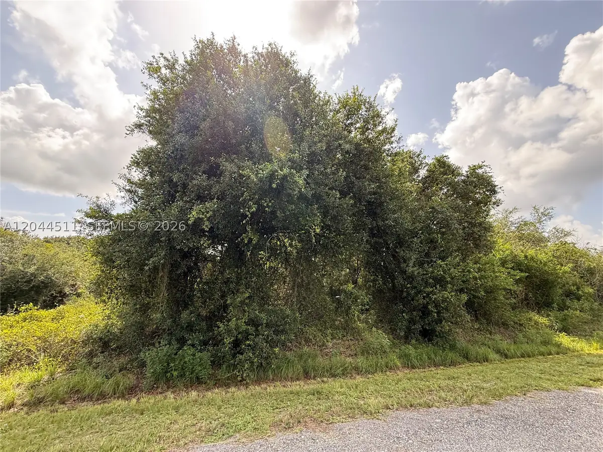 625 N Granja St, Clewiston, FL 33440 - #1