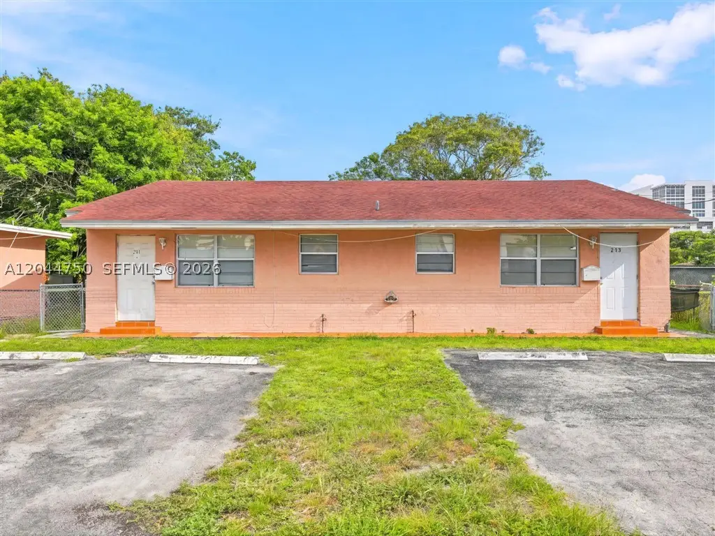 211 SE 10th St, Hallandale Beach, FL 33009 - #1