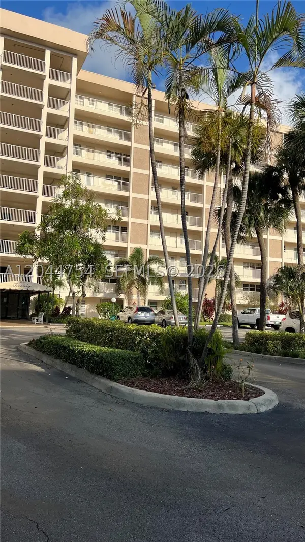 2901 S Palm Aire Dr #408, Pompano Beach, FL 33069
