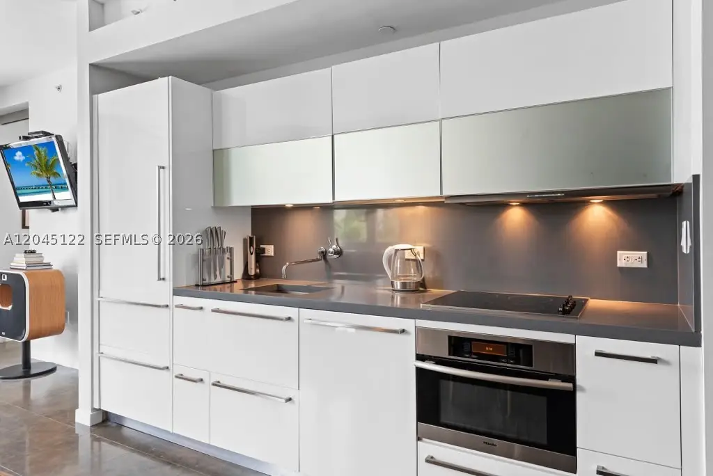 220 21st St #401, Miami Beach, FL 33139 - #1