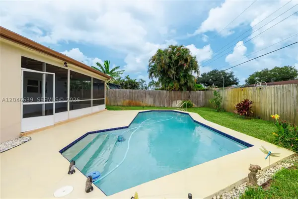 6870 Pershing St, Hollywood, FL 33024