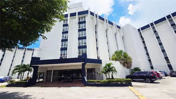 9682 Fontainebleau Blvd #203, Miami, FL 33172