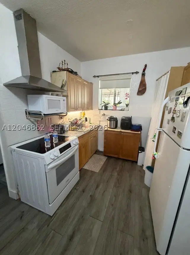 1021 NW 3rd St #106, Miami, FL 33128 - #3