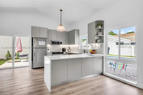 681 Pine Ridge Ter, Davie, FL 33325