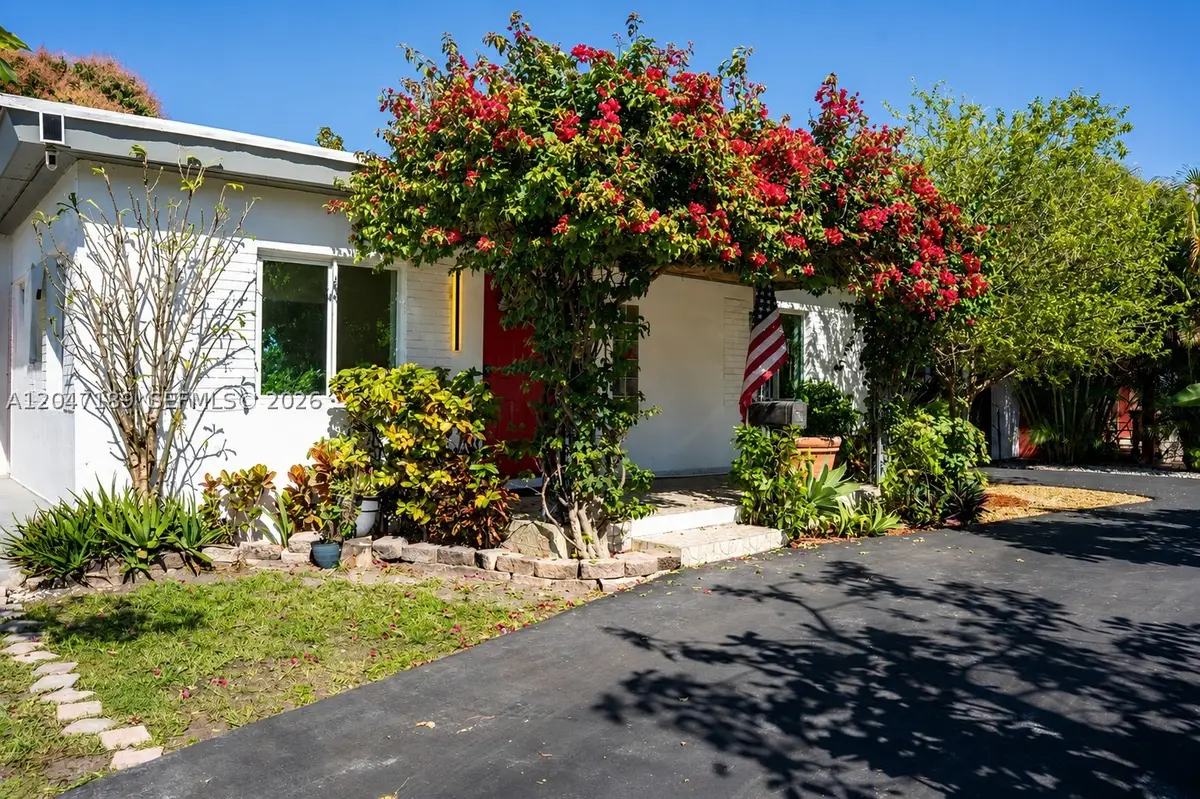 861 W 32nd St, Hialeah, FL 33012 - #1