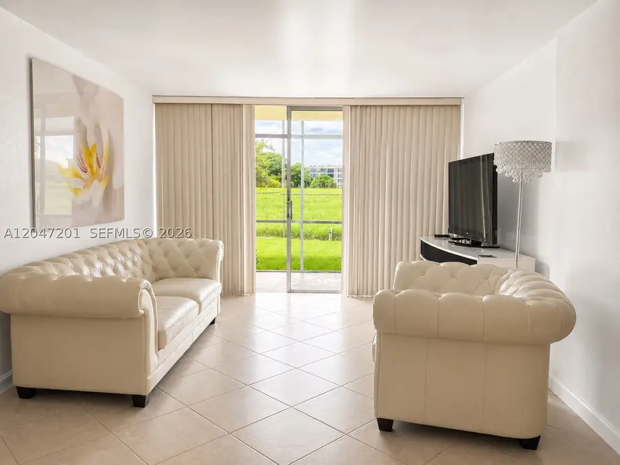 8870 Fontainebleau Blvd #106, Miami, FL 33172 - #2