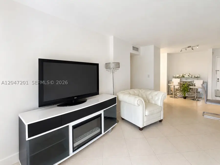 8870 Fontainebleau Blvd #106, Miami, FL 33172 - #3