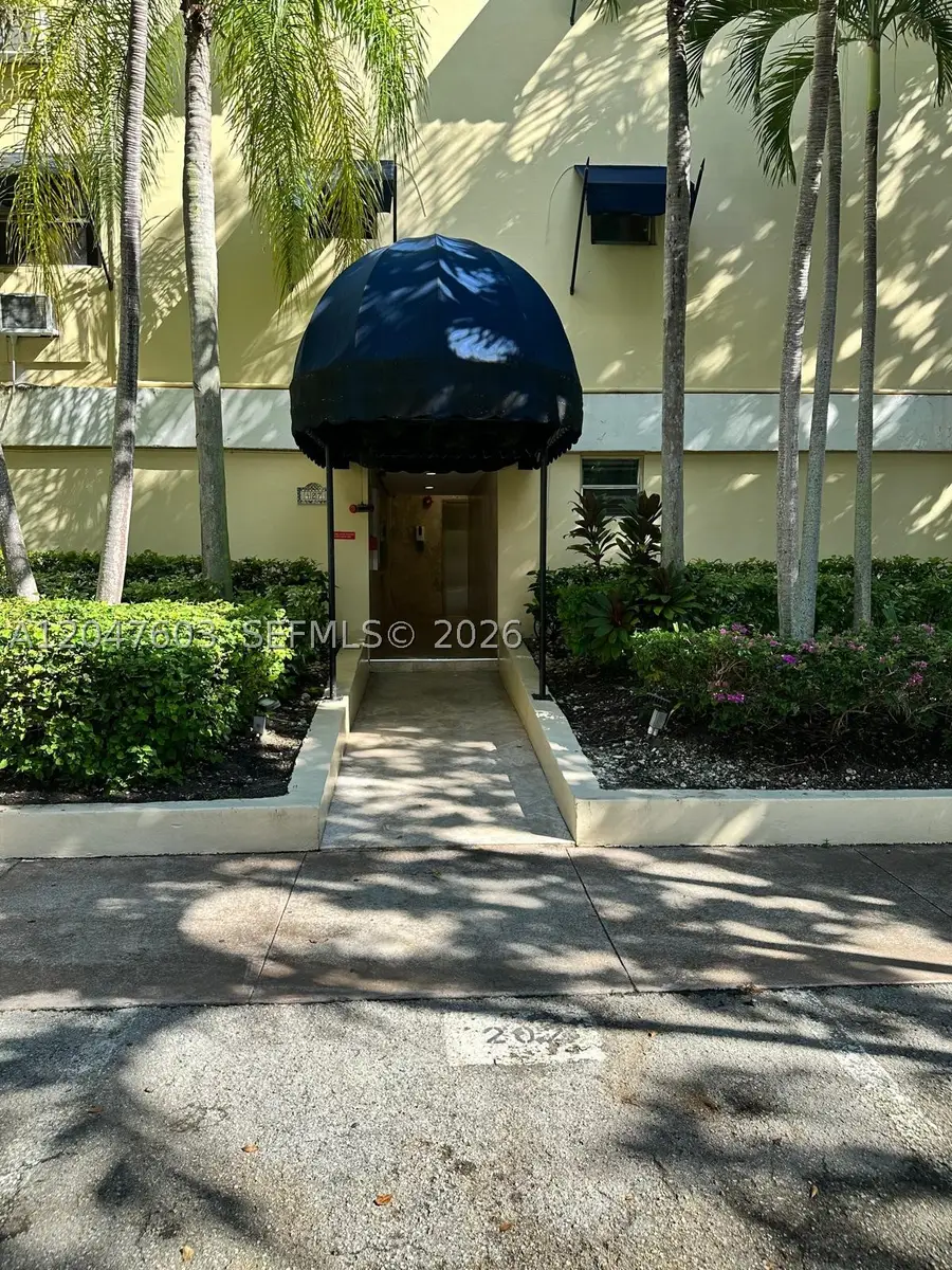 427 Santander Ave #205, Coral Gables, FL 33134 - #2