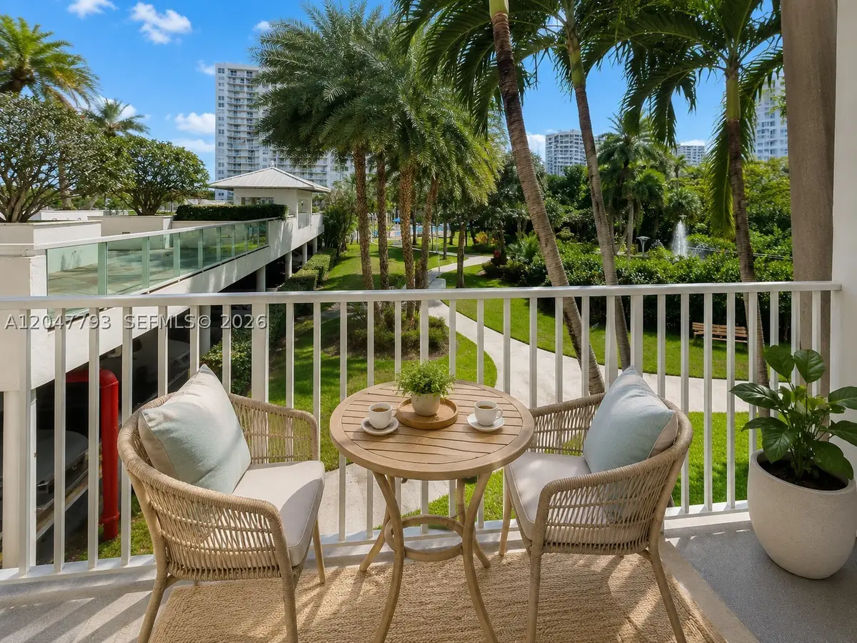 2801 NE 183rd St #208W, Aventura, FL 33160 - #1