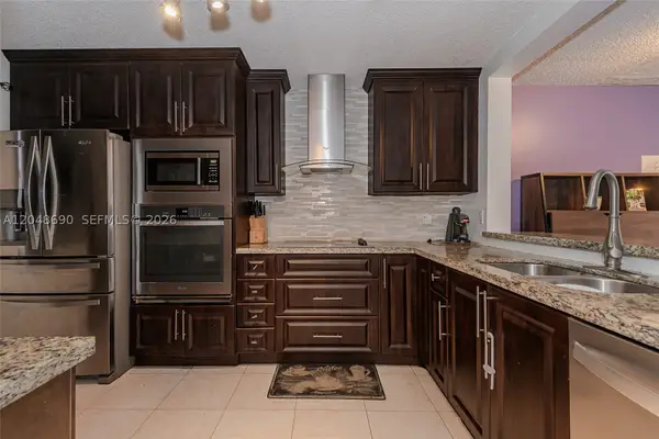 11733 NW 11th St, Pembroke Pines, FL 33026