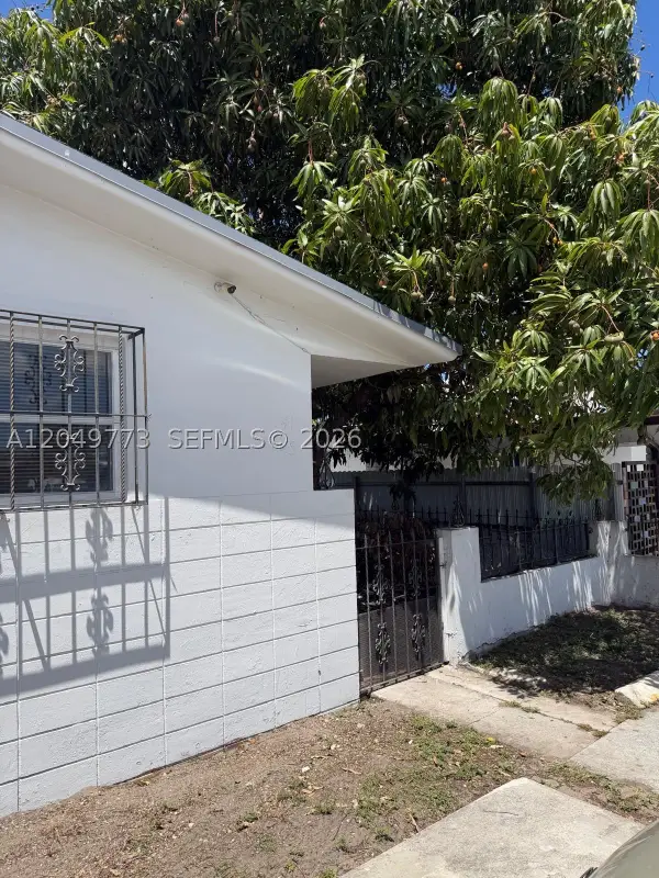 41 E 20th St, Hialeah, FL 33010