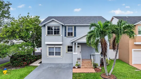 490 NW 102nd Ter, Pembroke Pines, FL 33026