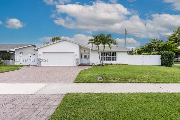 2403 SW 12th Ct, Deerfield Beach, FL 33442