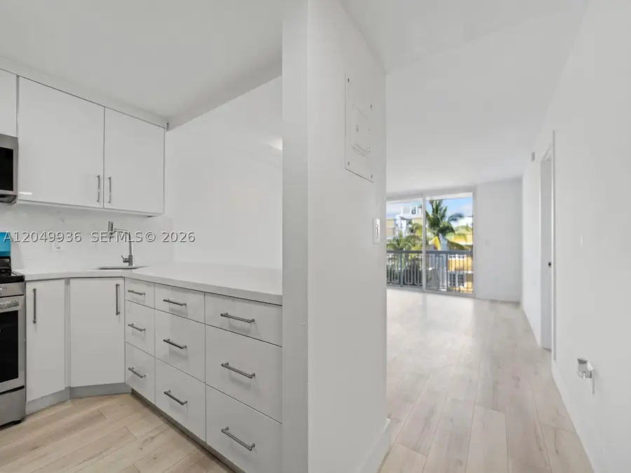 401 Ocean Dr #403, Miami Beach, FL 33139 - #2