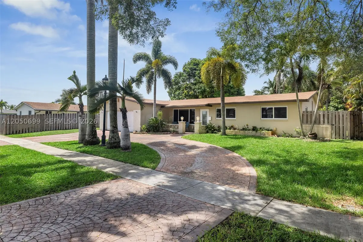 8431 Pasadena Blvd, Pembroke Pines, FL 33024 - #1