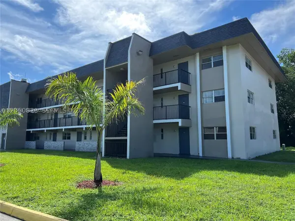 8000 Fairview Dr #301, Tamarac, FL 33321