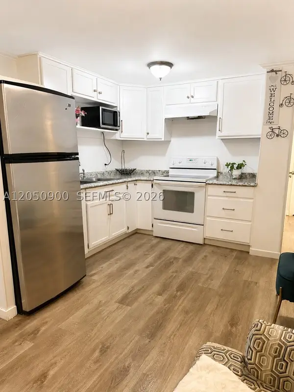 9231 Collins Rd, Other, FL 32244