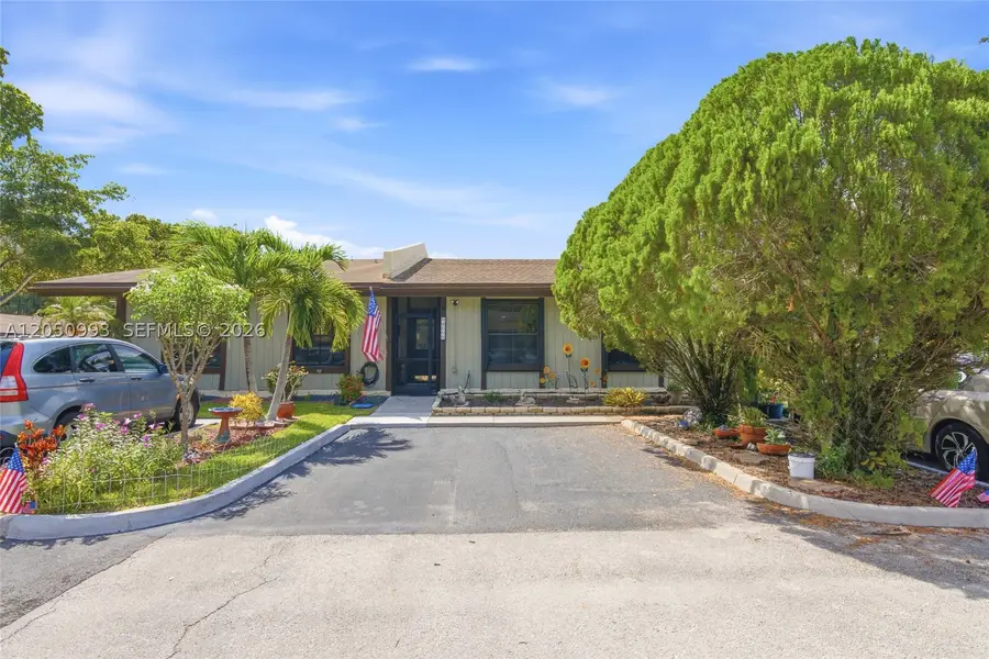 10231 Buttercup Ct, Pembroke Pines, FL 33026 - #3