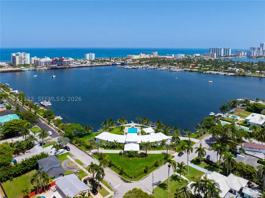 900 N Northlake Dr, Hollywood, FL 33019 - #2
