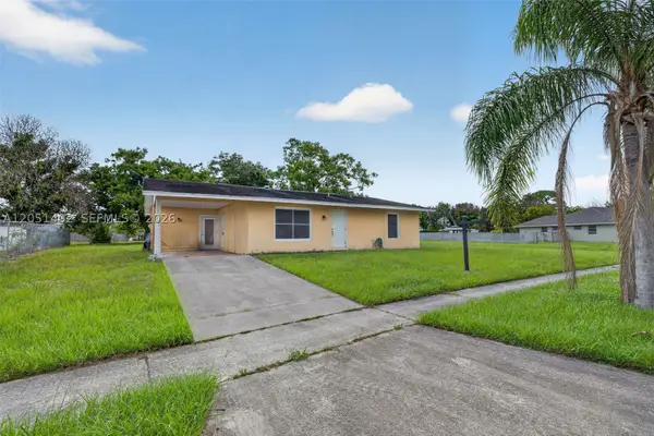 369 NE Camelot Dr, Port St Lucie, FL 34983