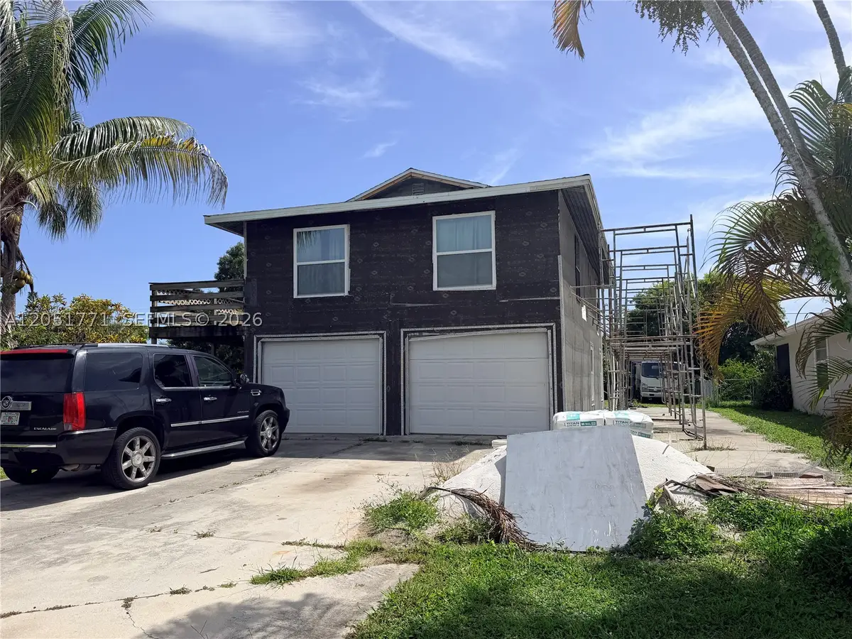 125 4th St, Naples, FL 34113 - #1