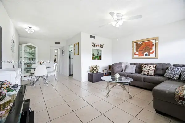 9101 Sunrise Lakes Blvd #218, Sunrise, FL 33322