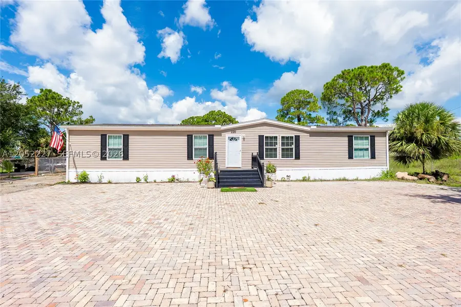 220 S Kennel St, Clewiston, FL 33440 - #3