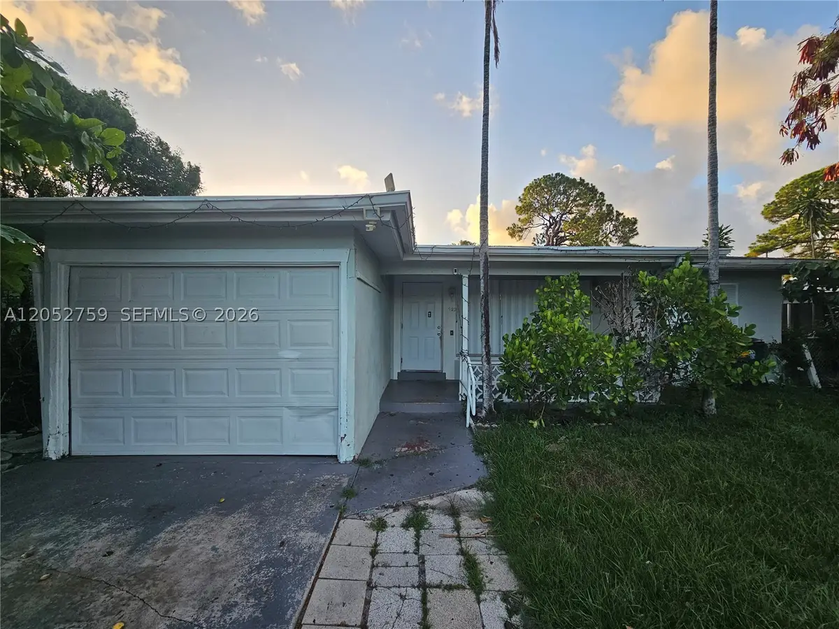722 S E St, Lake Worth, FL 33460 - #1