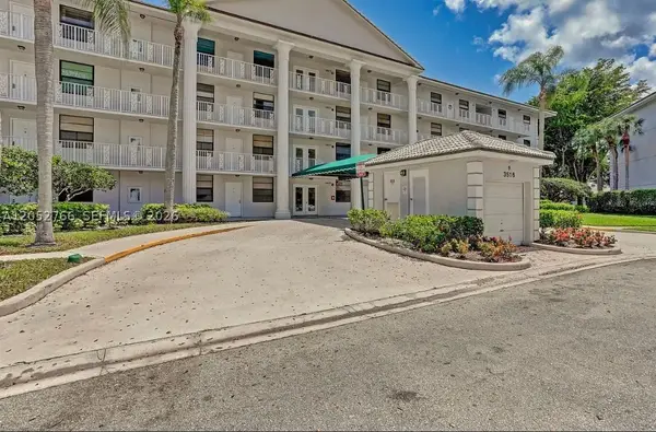 3516 Whitehall Dr #301, West Palm Beach, FL 33401