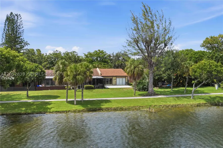 10680 Cherry Ave, Pembroke Pines, FL 33026 - #2