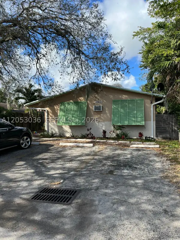 620 SW 7th Ave, Hallandale Beach, FL 33009