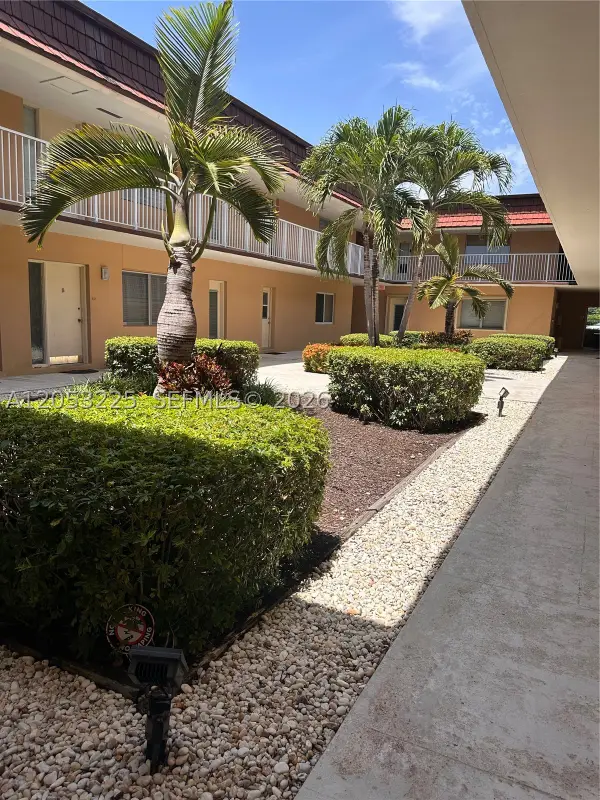 5325 SW 77th Ct #107F, Miami, FL 33155