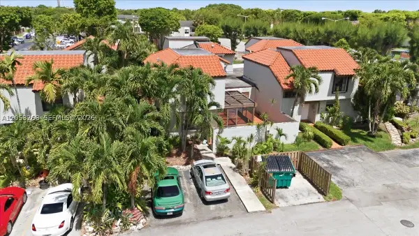 10339 NW 9th St Cir #2-2, Miami, FL 33172