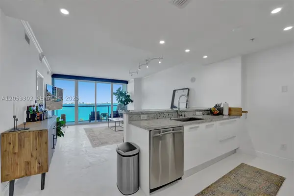 601 NE 36th St #811, Miami, FL 33137